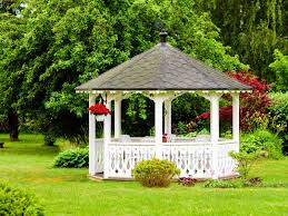 How to Maximize Space in Your Gazebo: Design and Furniture Tips